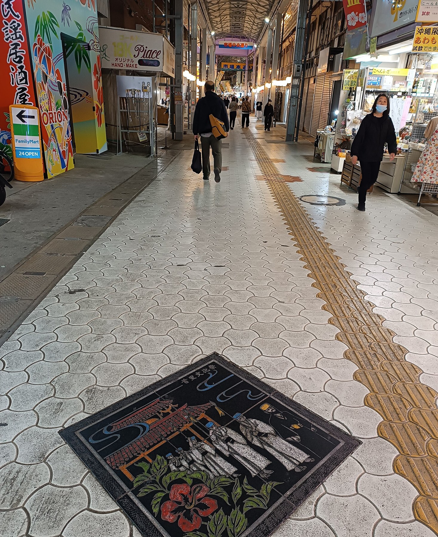 국제거리 주변 저녁 보행 통로