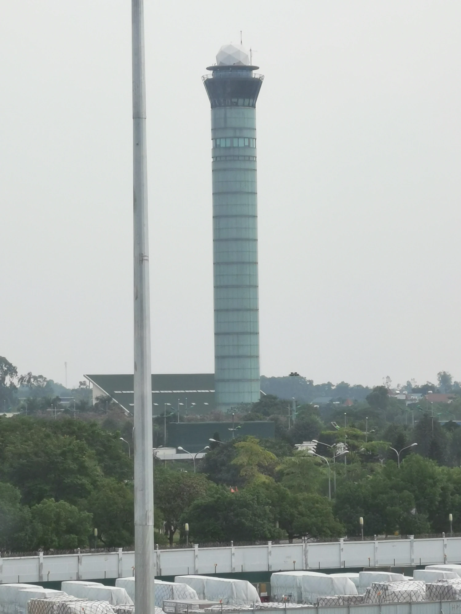 노이바이공항 관제탑