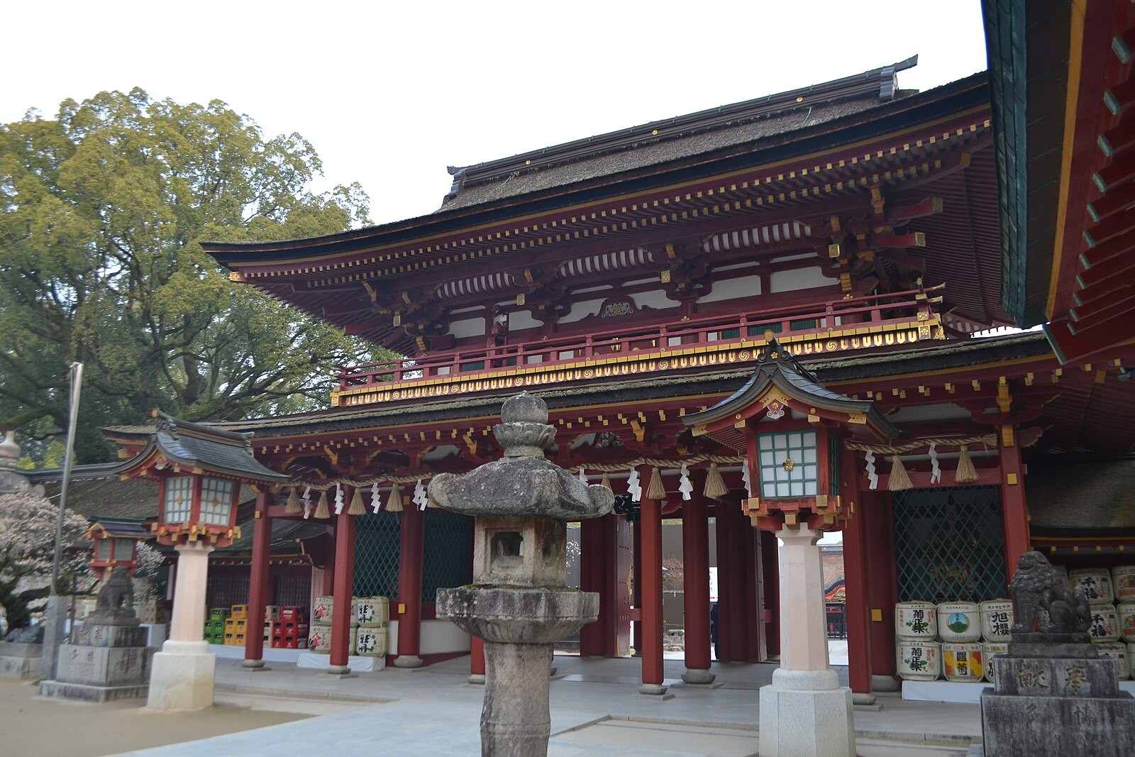 Dazaifu Tenmangu gate and grounds