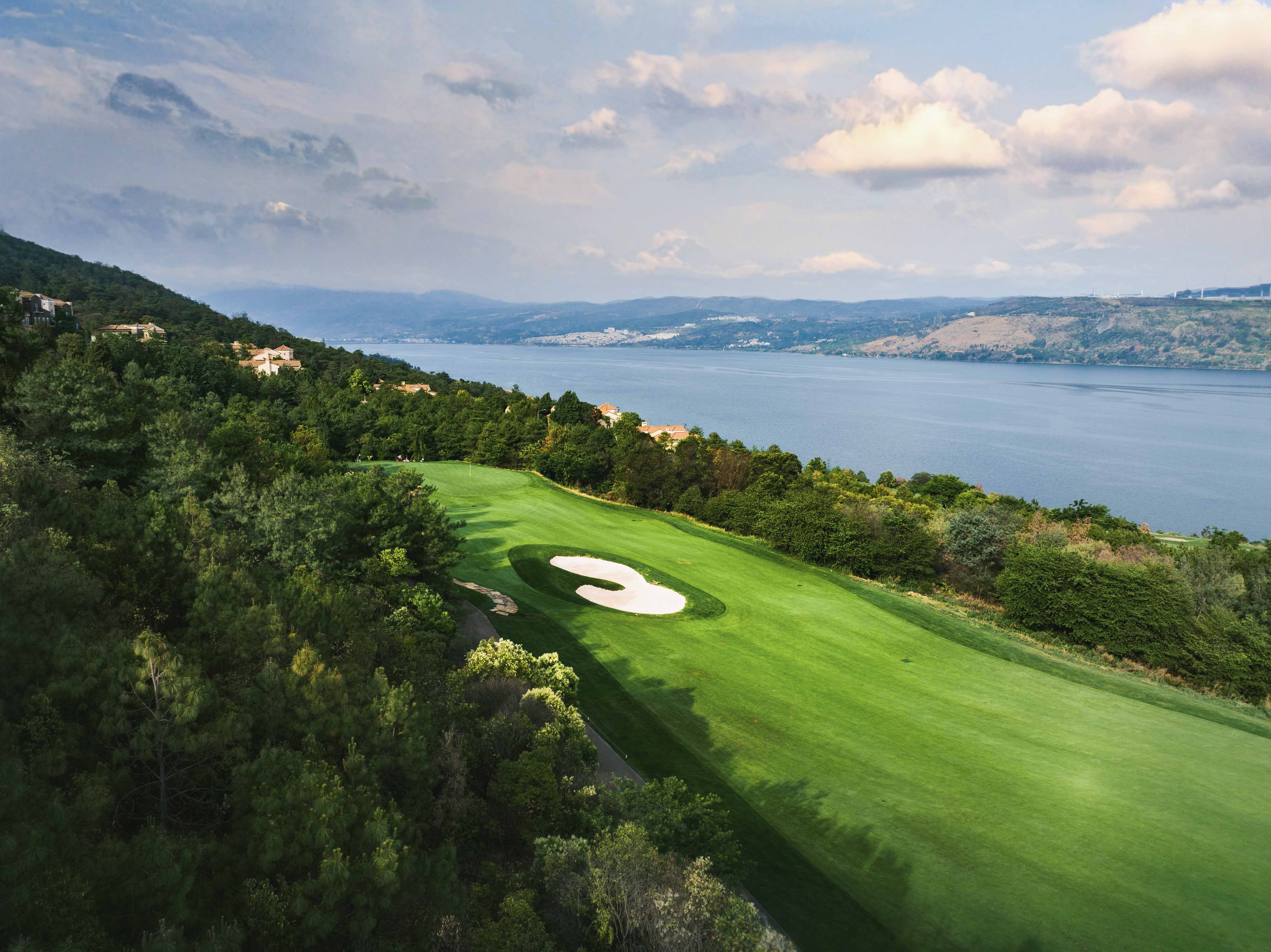 춘성 리조트 Lake Course 호수 옆 페어웨이