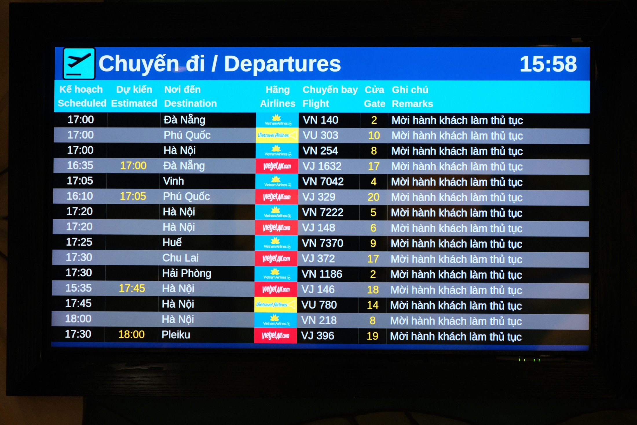 국제공항 출발 항공편 전광판