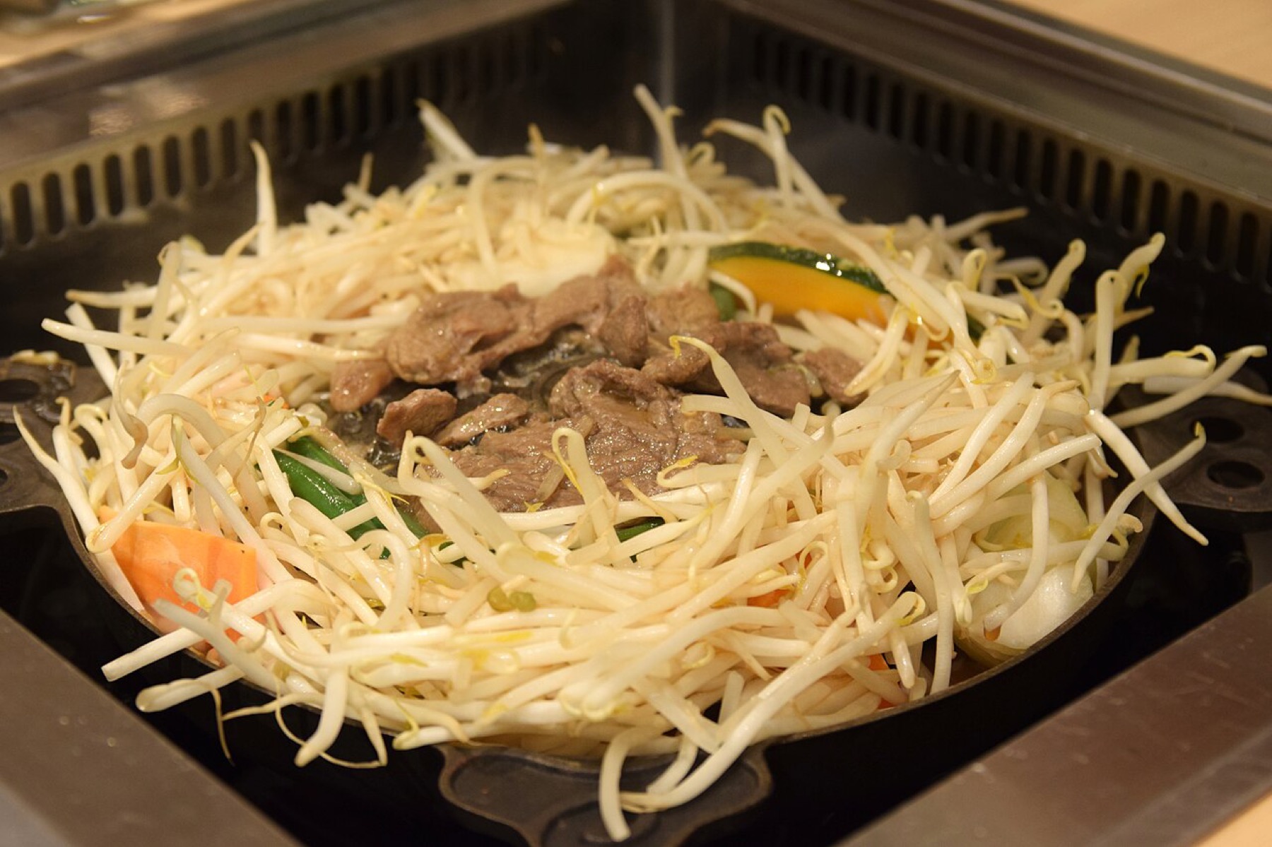 삿포로에서 맛보는 징기스칸 양고기 구이