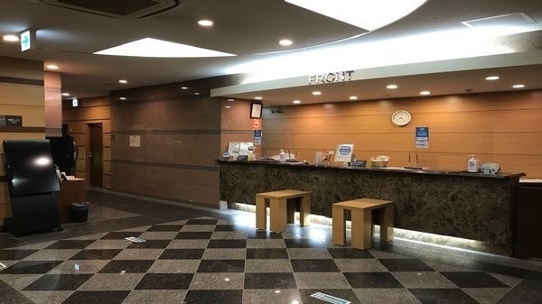호텔 루트인 유쿠하시 로비와 프런트