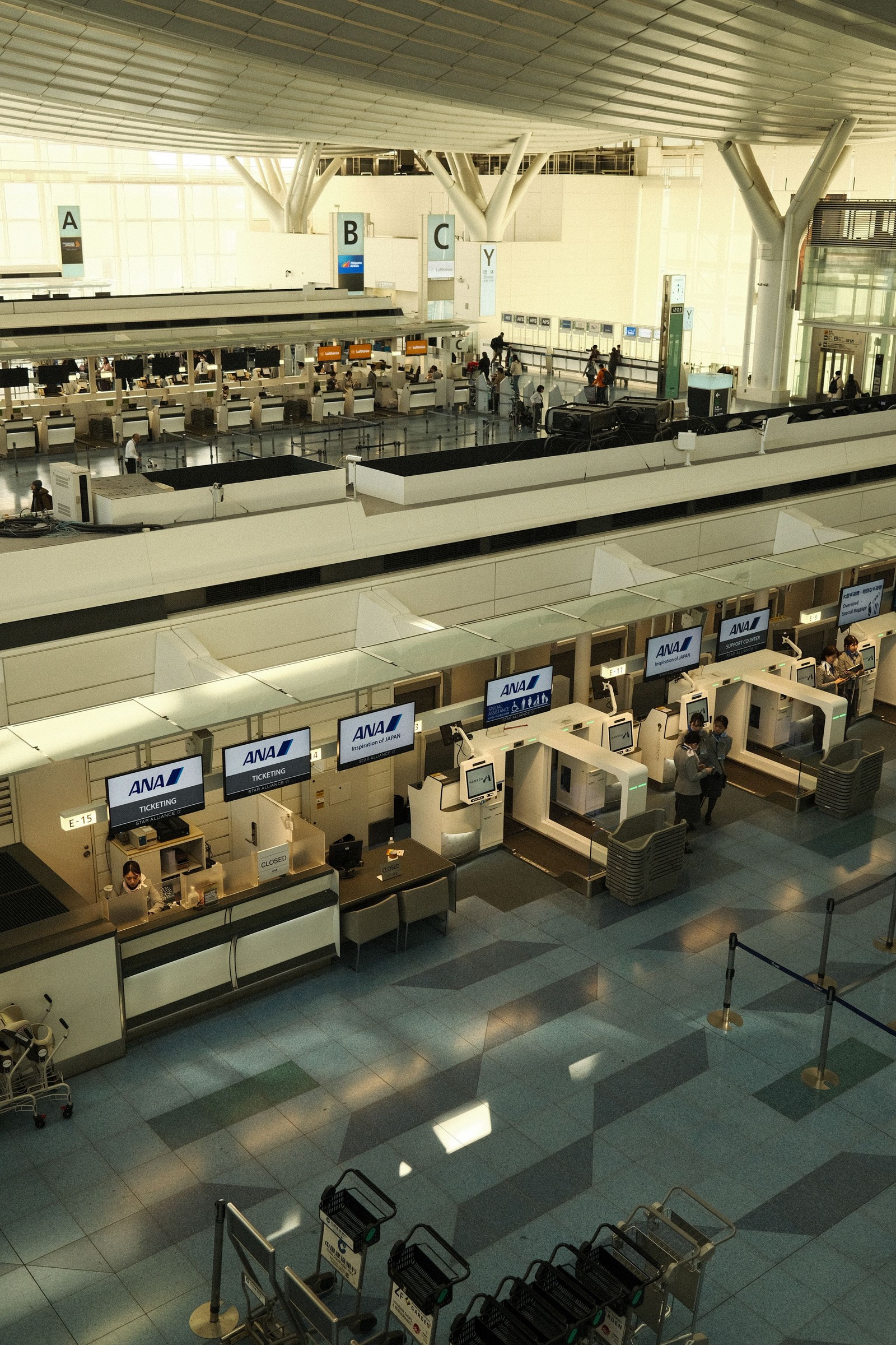 하네다공항 터미널 내부 이동 공간