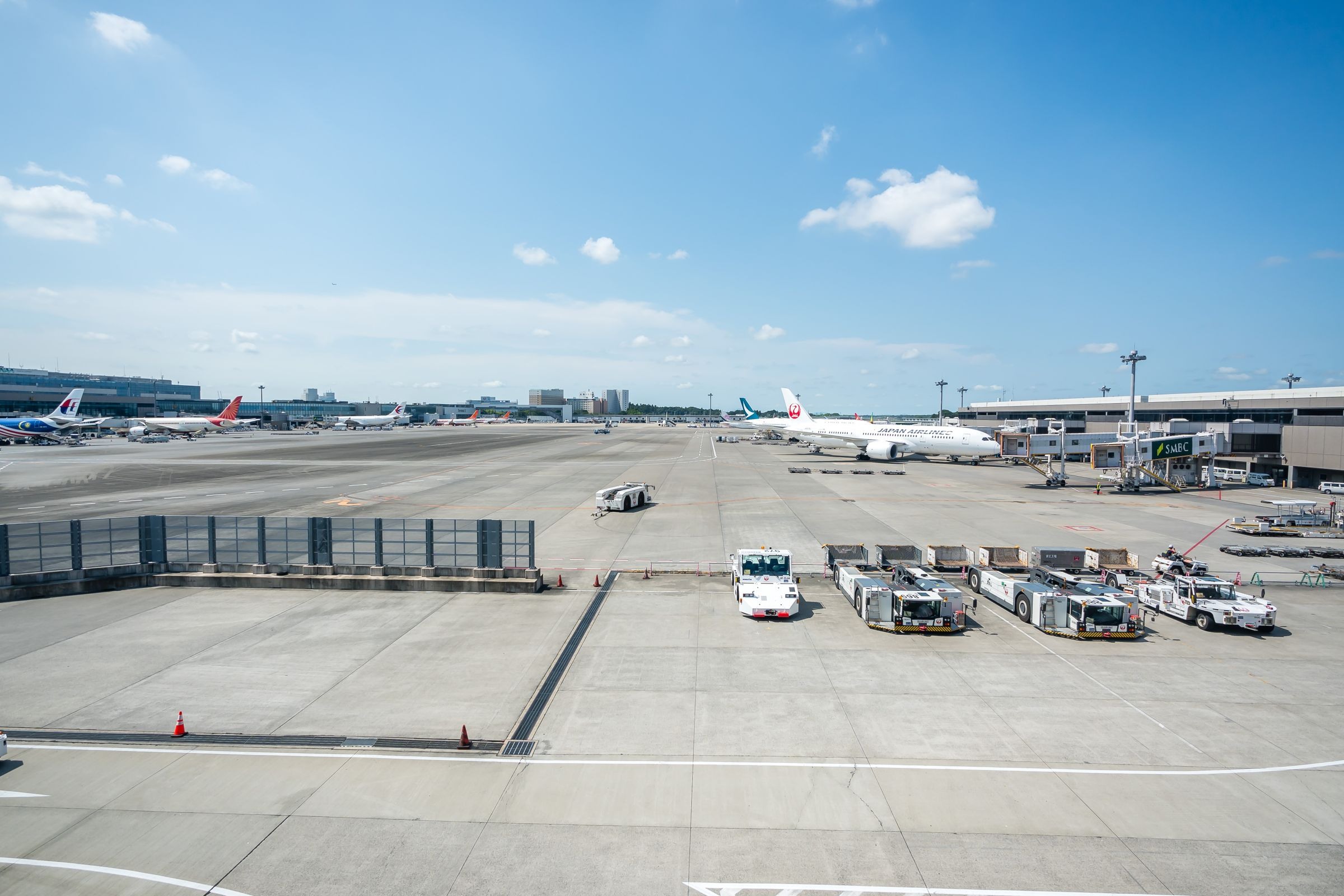 일본 공항 활주로의 항공기