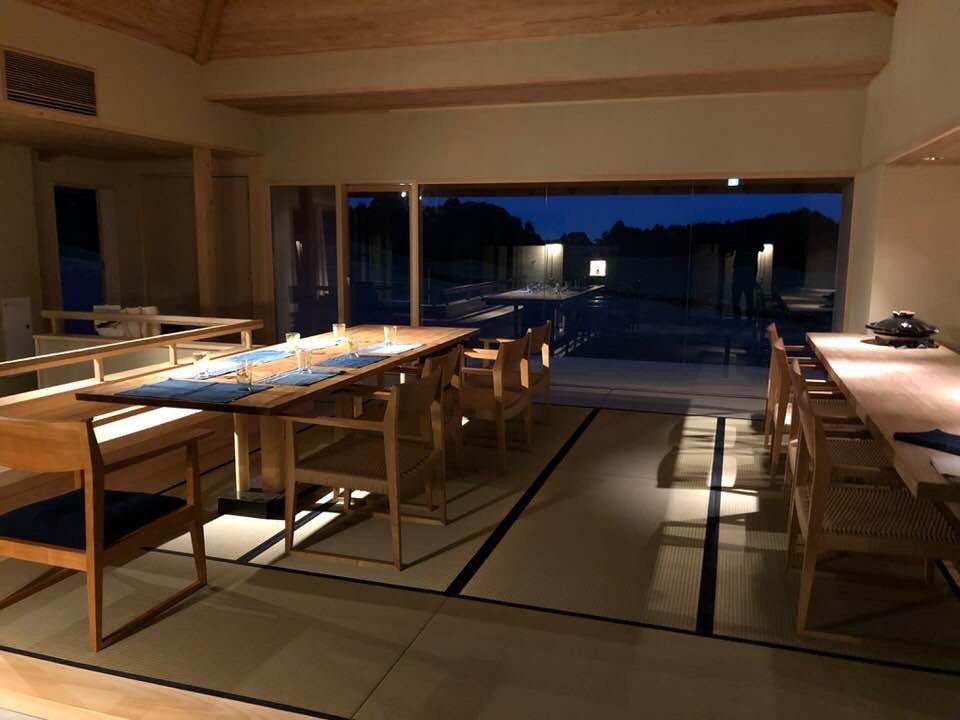 쓰 컨트리클럽 레스토랑 창가 좌석