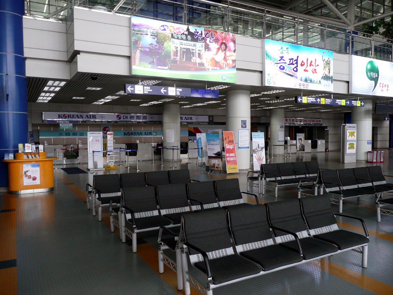 10월 부정기편은 날짜를 추정하지 말고 공식 화면부터 봅니다