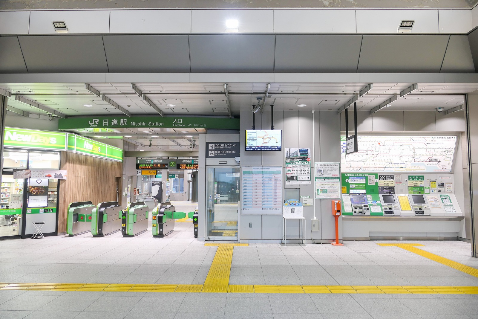 일본 교통카드 비교 참고용 Suica·ICOCA 이용 장면: JR동일본 닛신역 개찰구와 매표소