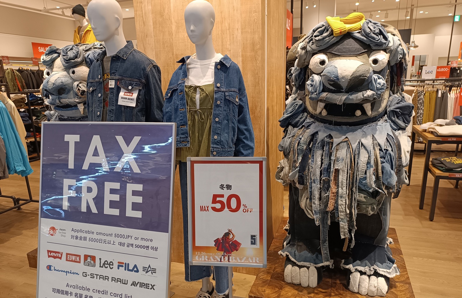 일본 면세 환급 안내용 일본 쇼핑몰 매장의 Tax-Free 표시와 면세 구매 시작 지점