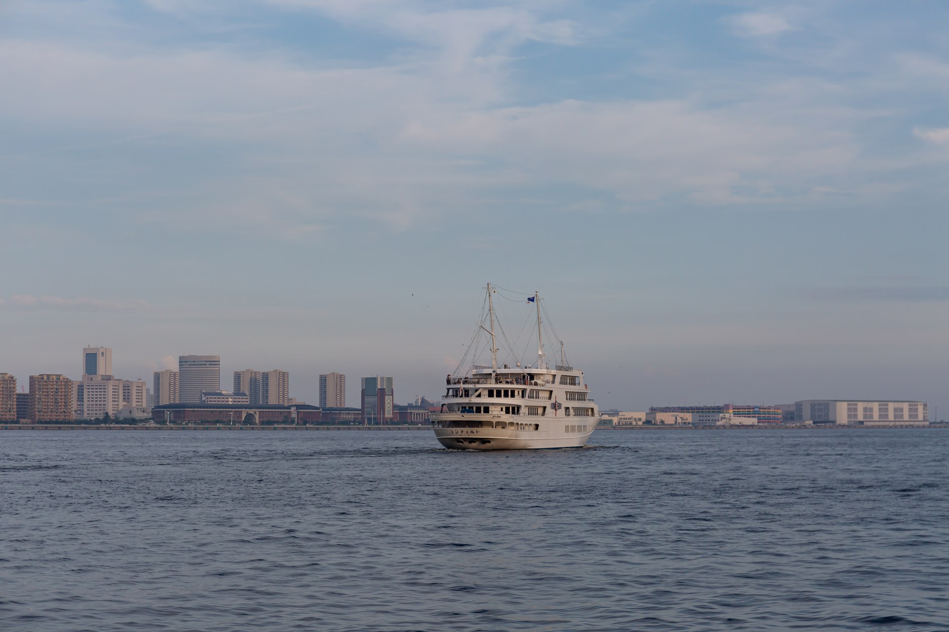 port/ferry 장면은 고베 여행의 마무리 컷입니다