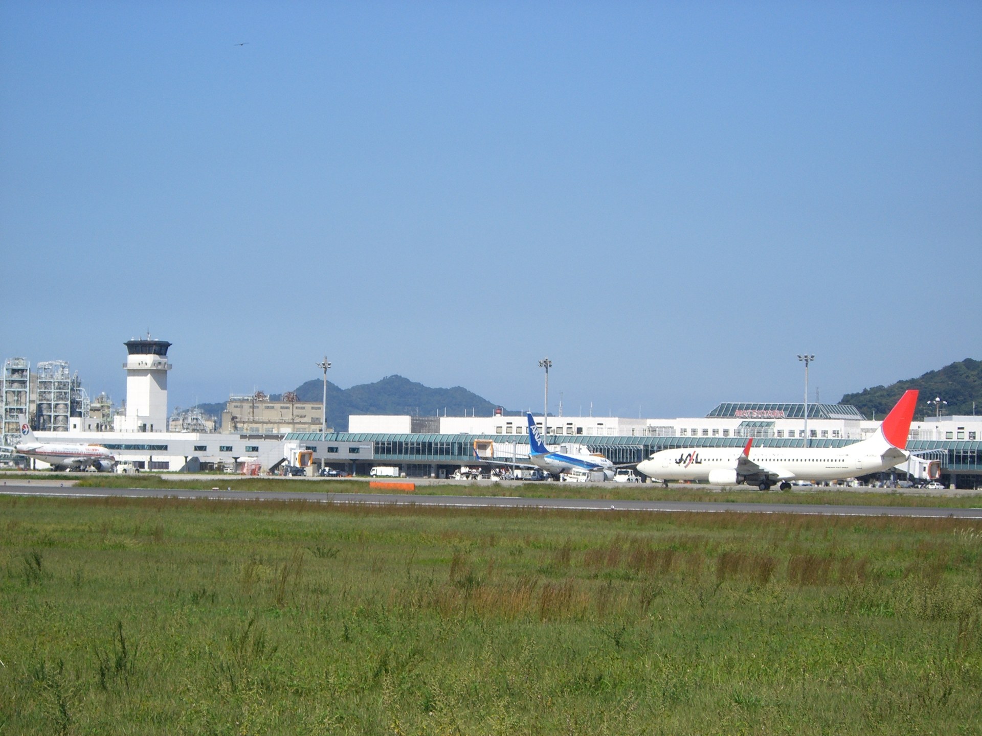 공항 동선은 짧은 체류 여행의 시작과 끝을 정합니다